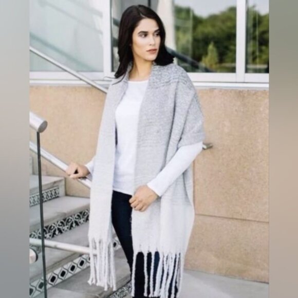 Anthropologie Mer Sea Chunky Knit Gradient Ombre Gray Blanket Scarf Shawl - Picture 2 of 9